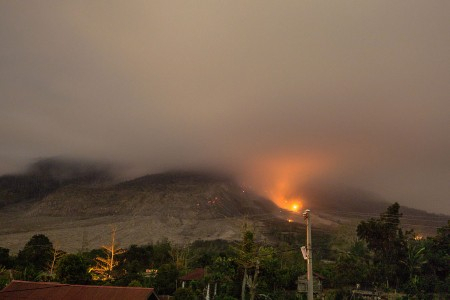Meletus Lagi, PVMBG Minta Warga Sekitar Sinabung Waspada