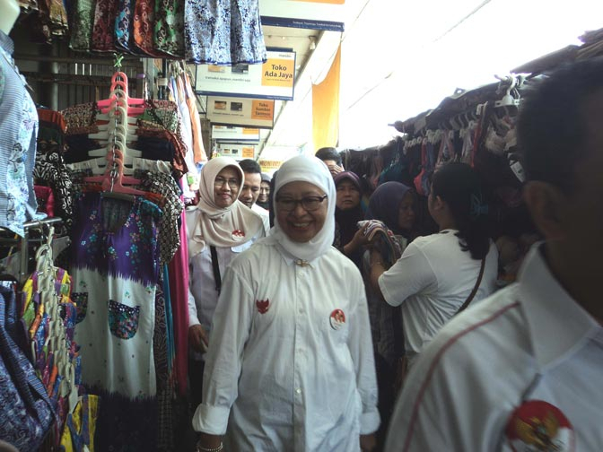 Tim Prabowo-Hatta Kampanye di Pasar Klewer