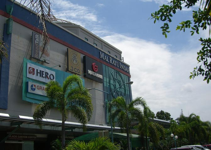 Mataram Stop Investasi Pusat Perbelanjaan Moderen