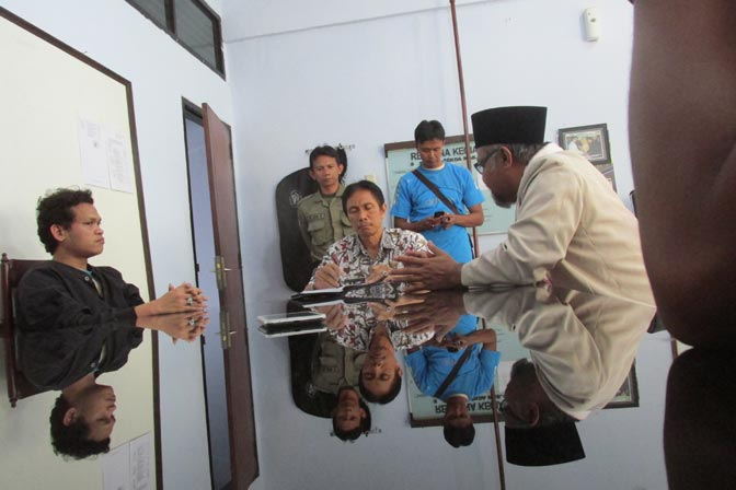 Menutup Masjid Ahmadiyah, Pemda Berdalih Hanya Ikut Aturan