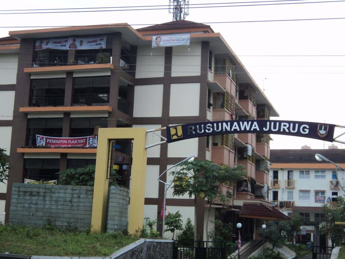 Spanduk Capres Masih Terpajang di Rusunawa kota Surakarta