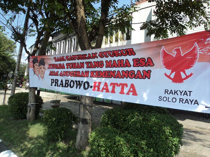 Spanduk Kemenangan Prabowo-Hatta Marak di Kota Surakarta