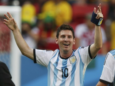 Messi Raih Bola Emas