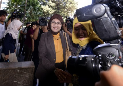 Penyidik KPK Cecar Sekjen DPR Soal Gaji Sutan di DPR