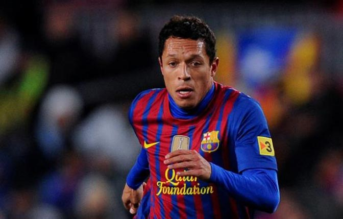 Barcelona Kehilangan Adriano Selama Enam Pekan