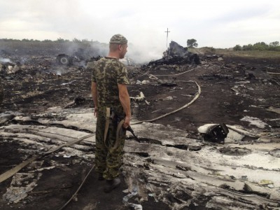 Kemenlu Kantongi Identitas 12 WNI Korban Jatuhnya MH 17