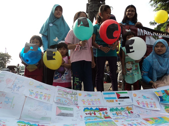 Anak-anak Solo Serukan Perdamaian Gaza