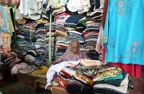 Lindungi Konsumen, Perketat Masuknya Baju Bekas Impor
