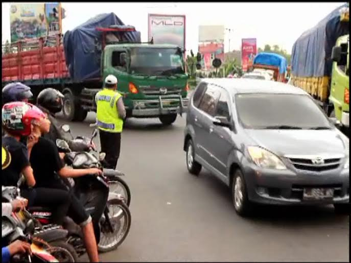 Arus Mudik di Persipangan Tiga Kabupaten di Jombang Mulai Padat