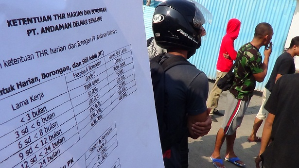 Diberi THR Rp50 Ribu, Buruh di Rembang Blokir Pabrik