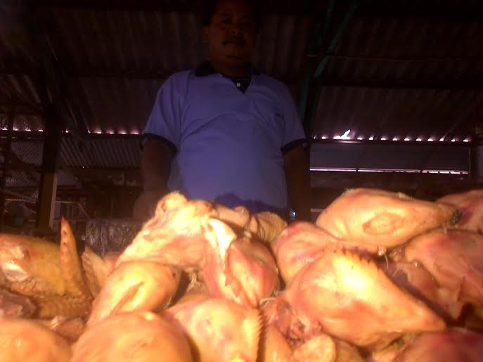 Jelang Lebaran, Harga Daging Ayam di Jombang Malah Turun