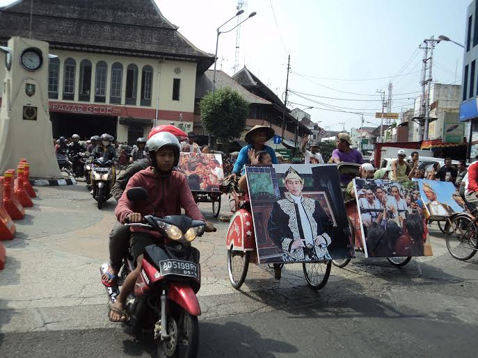 Tukang Becak dan Buruh Gendong Rayakan Kemenangan Jokowi