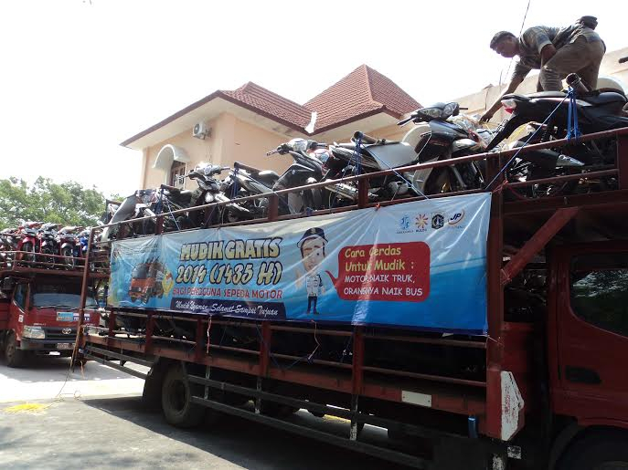 700 Motor Pemudik yang Diangkut Truk Tiba di Solo