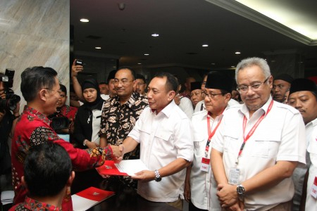 Prabowo-Hatta Hadir di MK, Daftarkan Perselisihan Hasil Pilpres