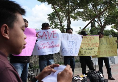 Tolak Intervensi Pejabat, Jurnalis di Banyuwangi Demo
