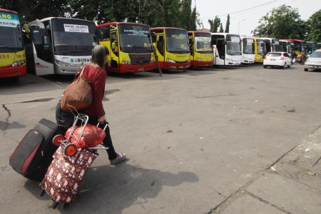 Pemudik di Terminal Cicaheum Bandung Capai 5000 Orang Lebih