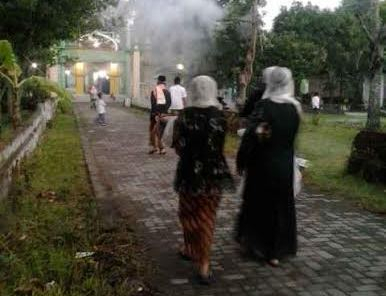 Jemaah Naqsabandiyah di Jombang Baru Lebaran Hari Ini