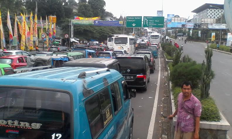 Jalur Puncak Alami Kemacetan Panjang