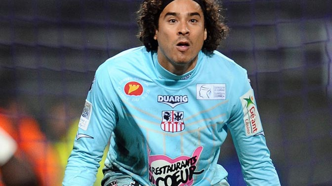 Guillermo Ochoa Resmi Bergabung di Malaga