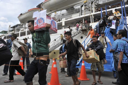 Pelabuhan Ketapang Mulai Dipadati Pemudik Balik