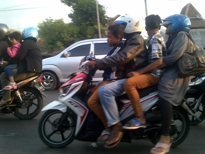 Ribuan Kendaraan Padati Wilayah Jombang