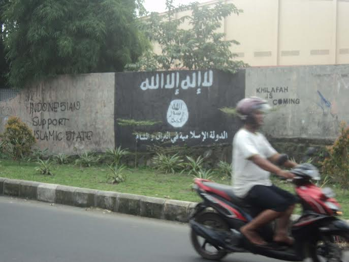 Berbagai Simbol ISIS di Solo Dihapus