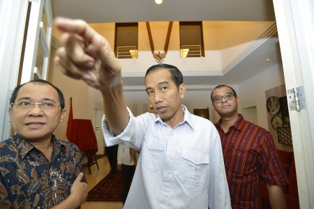 Jokowi Didesak Kaji Ulang Perubahan UUD 1945