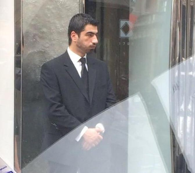 Luis Suarez Jadi Penjaga Pintu