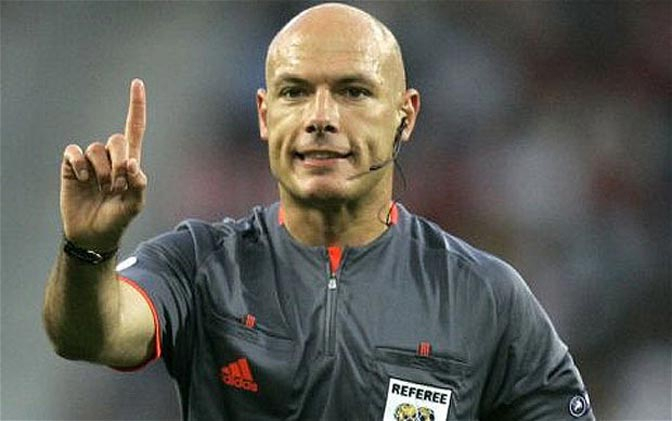 Howard Webb Pensiun Jadi Wasit