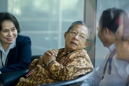 Kasus BCA, KPK Periksa Bekas Gubernur BI Darmin Nasution