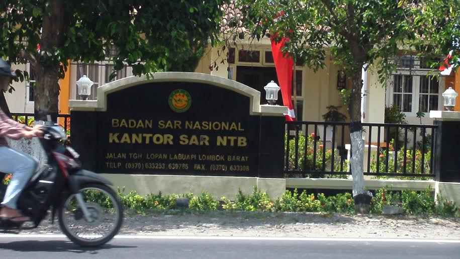 Nelayan Selamatkan Belasan Korban Kapal Wisata Bima