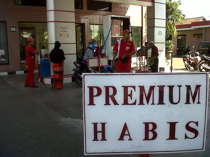 Premium Dibatasi, Warga Terpaksa Beli Pertamax