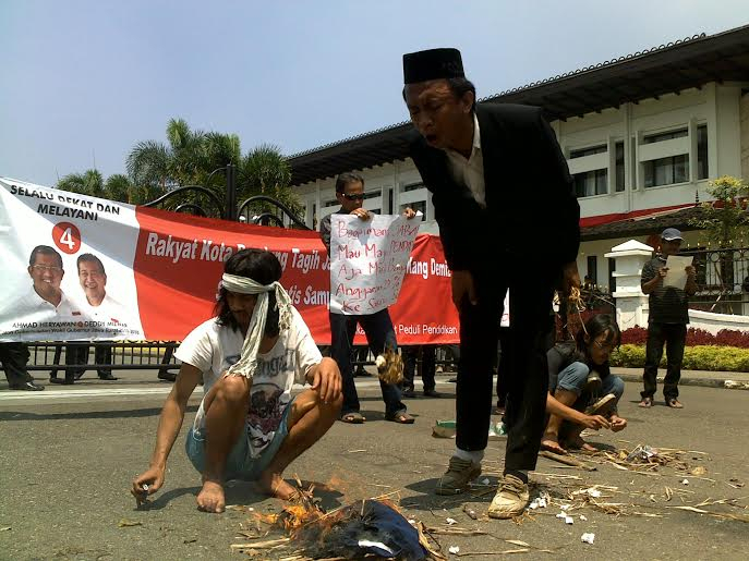 Aktivis Pendidikan: Gubernur Aher Bohong