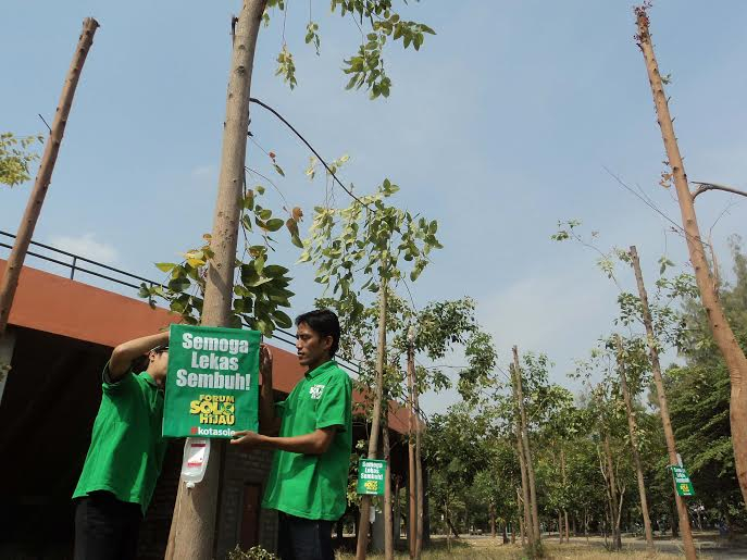 Aktivis Lingkungan Protes Penebangan Pohon di Kawasan Hutan Kota