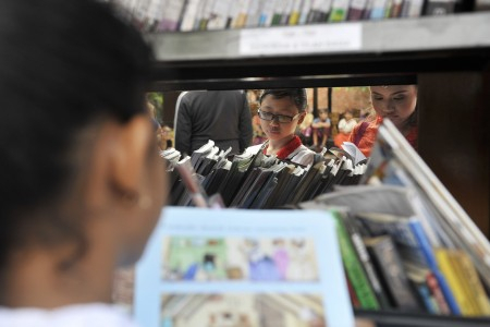 Kemendikbud Pastikan Kontrak Percetakan yang Molor Distribusikan Buku 2013 Tidak Diperpanj