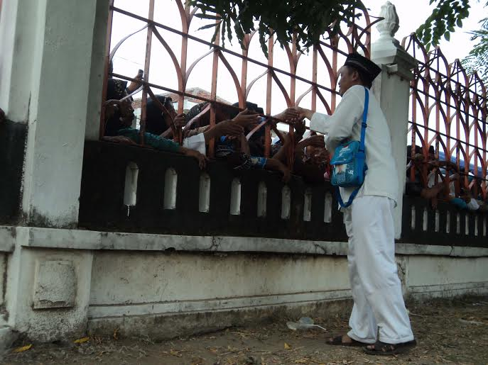 Antar Jemaah Calon Haji, Mereka Berharap Tertular Naik Haji