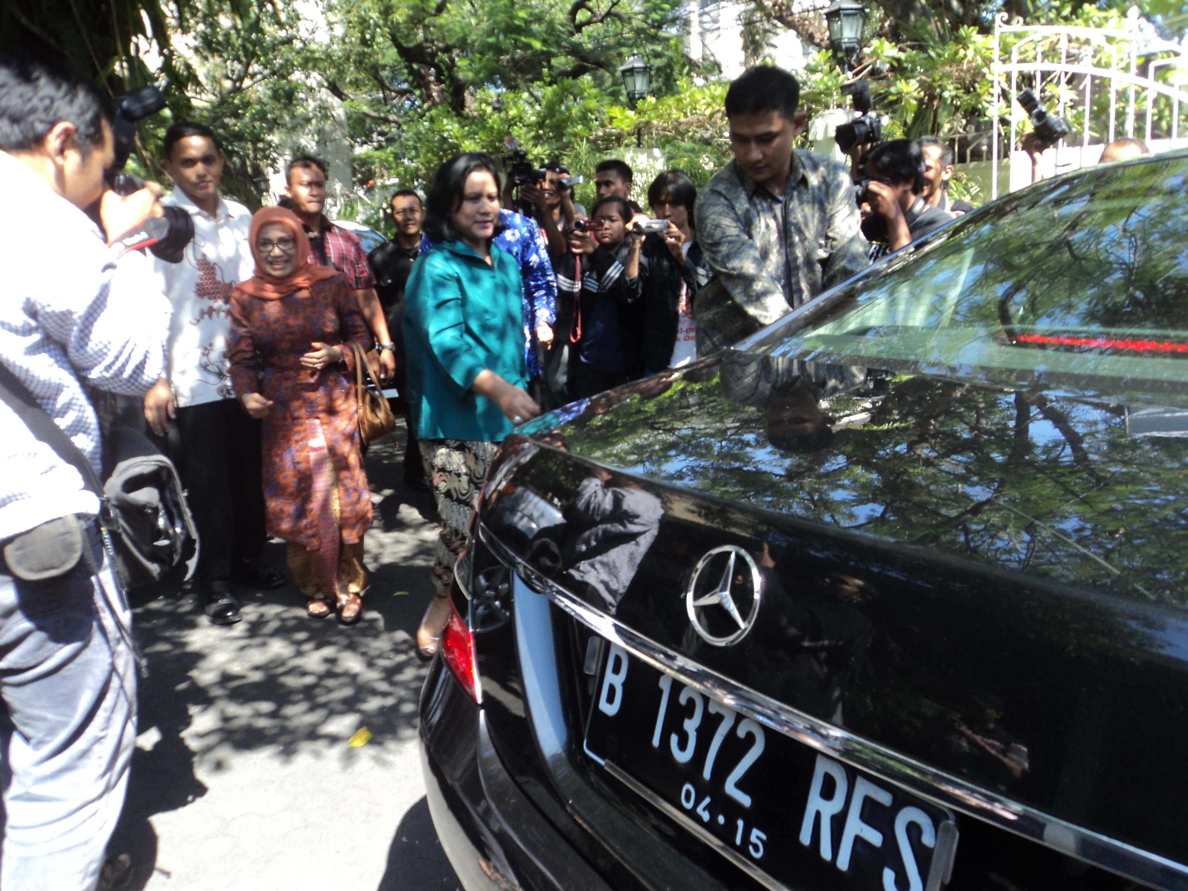 Cerita Istri Jokowi-JK Kompak Belanja Batik Jelang Pelantikan Suami
