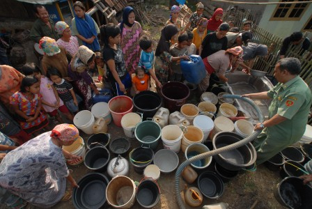 Seratusan Desa Rembang Krisis Air Bersih