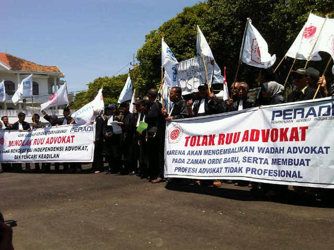 Pengacara Banyuwangi Tolak RUU Advokat