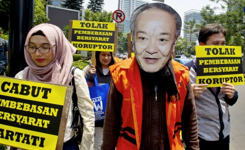 Koalisi LSM Antikorupsi Gelar Aksi Protes Pembebasan Koruptor