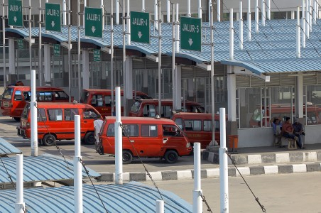 Jakarta Hentikan Sistem Kejar Setor Angkutan Umum Pada 2016