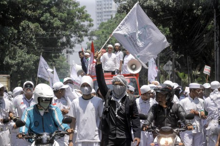 Jokowi: Biar Didemo FPI, Ahok Tetap Jadi Gubernur