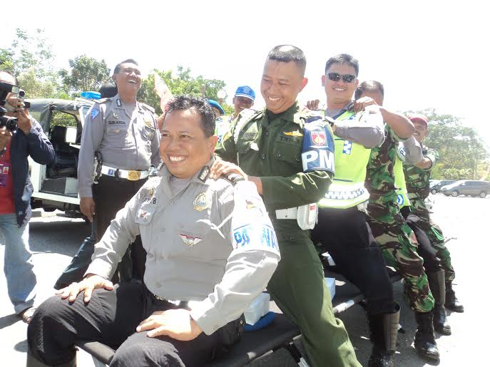Gelar Adu Panco, Polisi dan TNI Solo Sindir Rekan Mereka di Batam