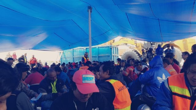 Tuntut Keselamatan Kerja, Karyawan Freeport Blokir Jalan
