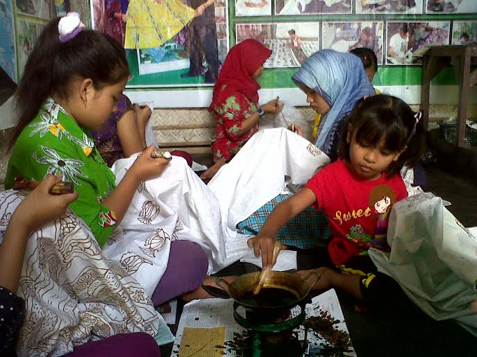 Keluh Kesah Pembatik di Hari Batik Nasional