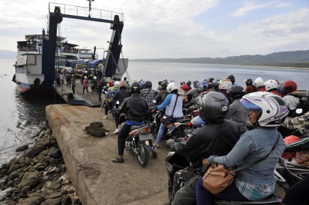 Jelang Lebaran Haji, Pemudik Padati Pelabuhan Ketapang