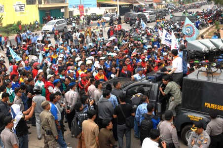 Buruh dan Pengusaha Belum Sepakat Soal Transportasi