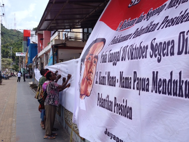 1000-an Warga Papua Desak Pelantikan Jokowi Tetap 20 Oktober