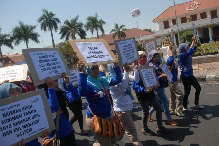 Isu kenaikan harga BBM Buat Perundingan Upah di Batam Berjalan Alot