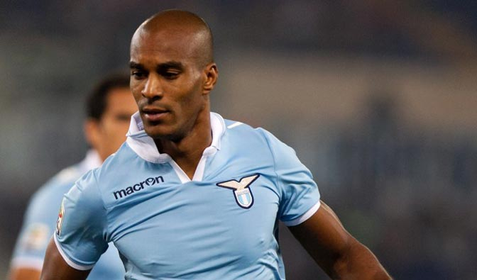 Bek Lazio Ini Diperebutkan Dua Klub Inggris